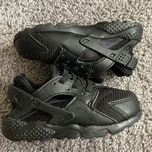 Nike Black Hauraches shoes